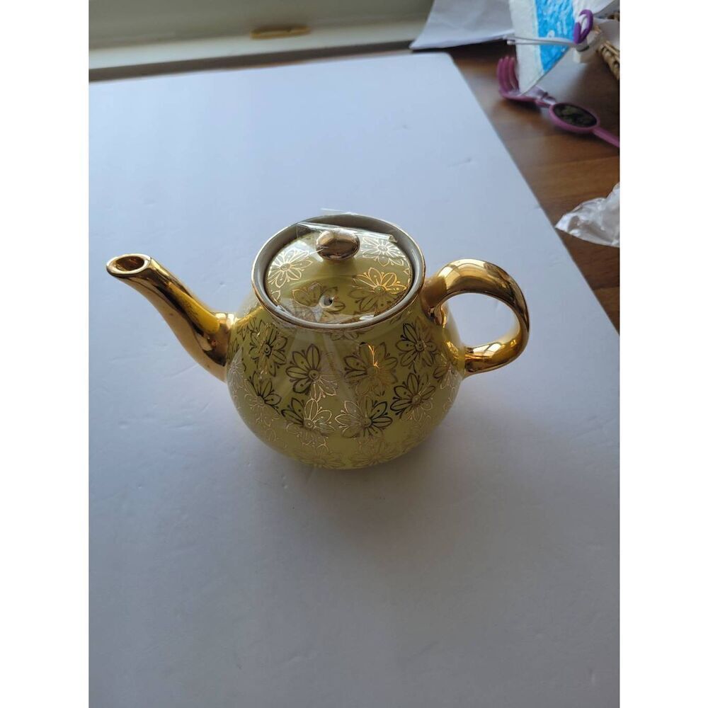 Vintage Collection 1940 HALL Rare 6liter and 6 cups 089 Made in USA Gold Accent
